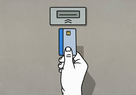Einführen einer Chip-Kreditkarte von Hand in einen Geldautomaten - FSIF04736