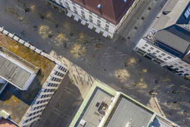Luftaufnahme leerer Stadtstraßen während COVID-19, Stuttgart, Deutschland - FSIF04780