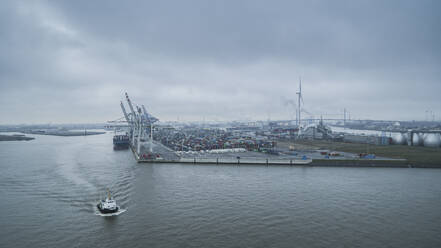 Scenic view Port of Hamburg commercial dock, Germany - FSIF04875