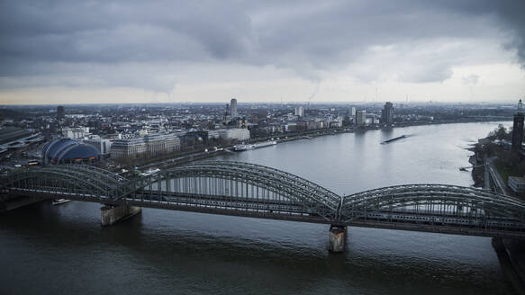 Hohenzollernbrücke über den Rhein, Köln, Deutschland - FSIF04914