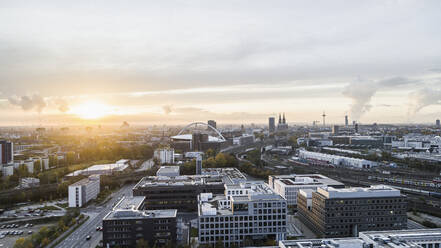 Kölner Stadtbild bei Sonnenuntergang, Deutschland - FSIF04922