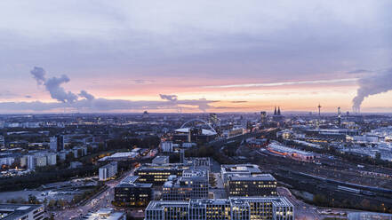 Kölner Stadtbild bei Sonnenuntergang, Deutschland - FSIF04923