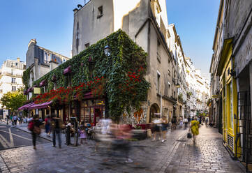 Touristen auf der Straße in Paris, Frankreich - HSIF00778