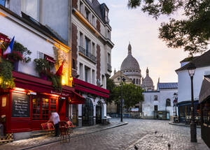 Stadtstraße von Montmartre in Paris, Frankreich - HSIF00802