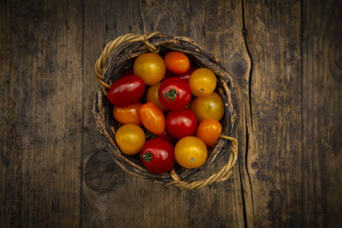 Tomaten im Weidenkorb - LVF08987