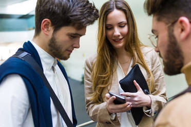 Portrait of group of business people working in modern office. - ADSF06066