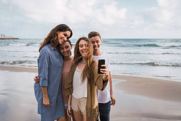 Children taking selfie on sea background - ADSF06263