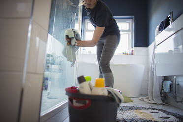 Woman cleaning bathroom - CAIF28573