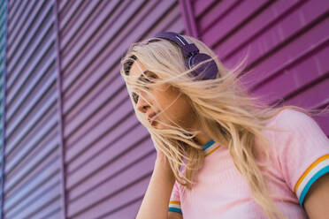 Young woman with purple headphones - ADSF06347