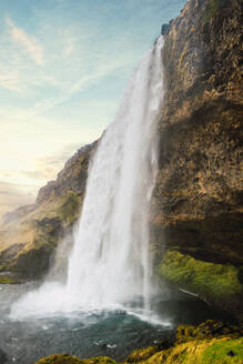 Landschaft mit Wasserfall - ADSF06382