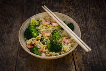 Bowl of fried rice with shrimps, broccoli, chili peppers, cilantro and ginger - LVF08993