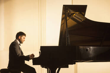 Pianist performing - CAIF29151