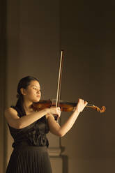 Violinist performing - CAIF29211