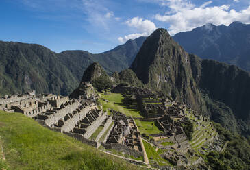 Erhöhte Ansicht der Inka-Ruinen, Machu Picchu, Cusco, Peru, Südamerika - CAVF87606