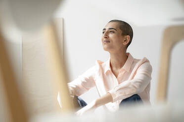 Portrait of a confident woman in a loft - KNSF08264