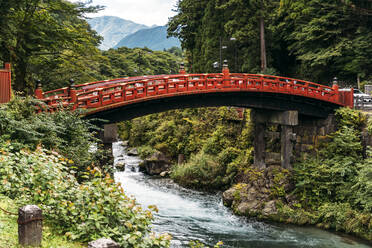 Japan, Präfektur Tochigi, Nikko, Shinkyo-Brücke über den Fluss Daiya - EHF00656