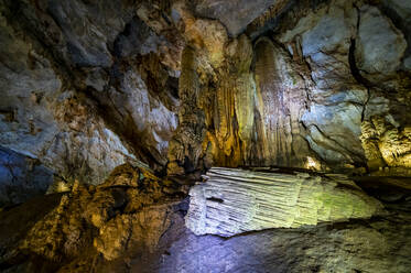 Vietnam, Quang Binh Province, Rock formations inside Paradise Cave - RUNF04024