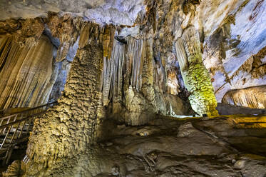 Vietnam, Provinz Quang Binh, Felsformationen in der Paradieshöhle - RUNF04025