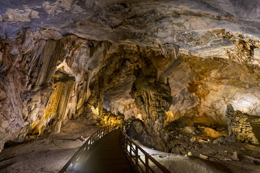Vietnam, Provinz Quang Binh, Felsformationen in der Paradieshöhle - RUNF04026