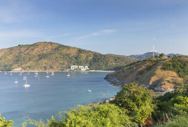 Vor Hai Nan Beach vertäute Yachten, Phuket, Thailand, Südostasien, Asien - RHPLF16313