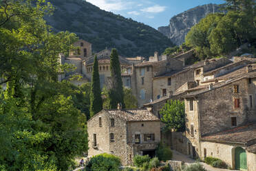 Das mittelalterliche Bergdorf Saint-Guilhem-le-Desert am Jakobsweg, Herault, Languedoc, Okzitanien, Frankreich, Europa - RHPLF16373