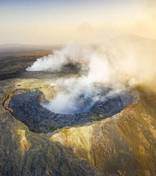 Panoramaluftaufnahme der aktiven Caldera des Vulkans Erta Ale, Danakil-Senke, Region Afar, Äthiopien, Afrika - RHPLF16377