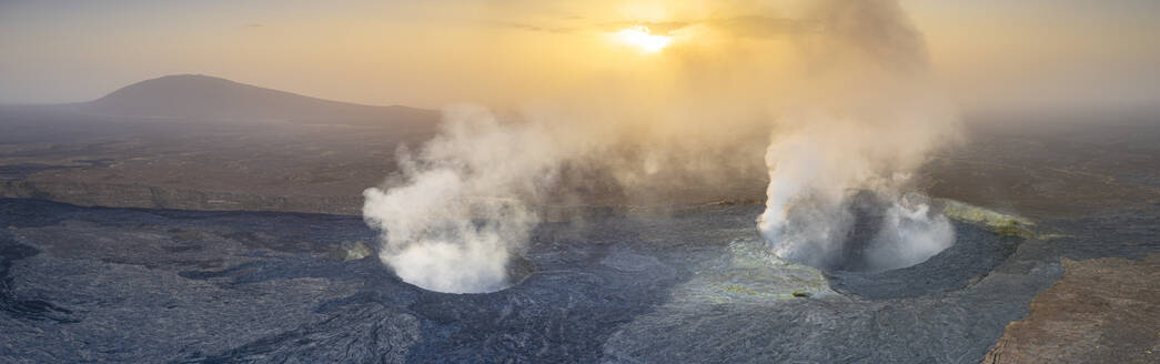 Panorama des Vulkans Erta Ale bei Sonnenuntergang, Danakil-Senke, Region Afar, Äthiopien, Afrika - RHPLF16378