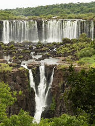 Iguazu-Fälle, Brasilien, Blick auf die argentinischen Fälle, UNESCO-Weltkulturerbe, Brasilien, Südamerika - RHPLF16473