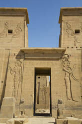 Der erste Pylon, Tempel der Isis, UNESCO-Weltkulturerbe, Insel Philae, Assuan, Nubien, Ägypten, Nordafrika, Afrika - RHPLF16504