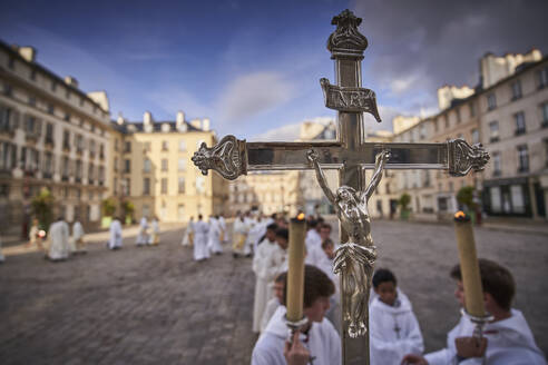 Einzugsprozession, Diakonenweihe in der Kathedrale St. Louis, Versailles, Yvelines, Frankreich, Europa - RHPLF16541