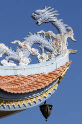 Asiatischer Tempel Drachendach, Huynh Dao Buddhistischer Tempel, Chau Doc, Vietnam, Indochina, Südostasien, Asien - RHPLF16552