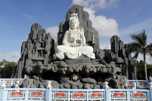 Bodhisattva Avalokitehvara, Guan Yin-Statue (Göttin der Barmherzigkeit), Huynh Dao Buddhist Temple, Chau Doc, Vietnam, Indochina, Südostasien, Asien - RHPLF16553