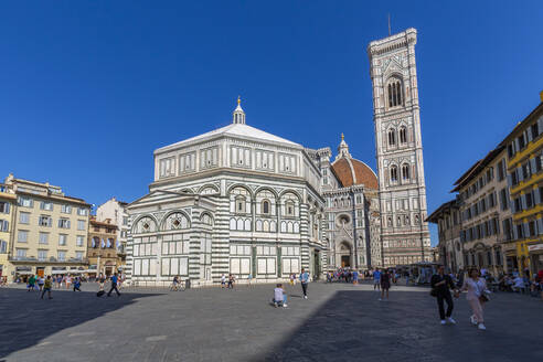 Blick auf das Baptisterium und den Campanile di Giotto, Piazza del Duomo, Florenz (Firenze), UNESCO-Weltkulturerbe, Toskana, Italien, Europa - RHPLF16594