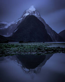 Mitre Peak, Milford Sound, Fiordland National Park, UNESCO Weltkulturerbe, Südinsel, Neuseeland, Pazifik - RHPLF16618