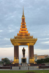 Statue of King Norodom Sihanouk in Phnom Penh, capital city of Cambodia, Indochina, Southeast Asia, Asia - RHPLF16661