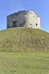 Clifford's Tower, York, Yorkshire, England, Vereinigtes Königreich, Europa - RHPLF16711