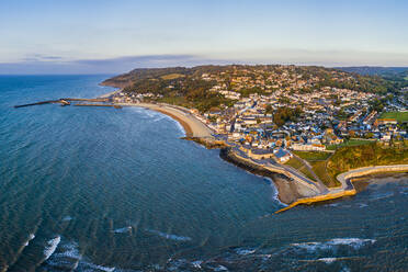 The Cobb und Strand in Lyme Regis, Dorset, England, Vereinigtes Königreich, Europa - RHPLF16737