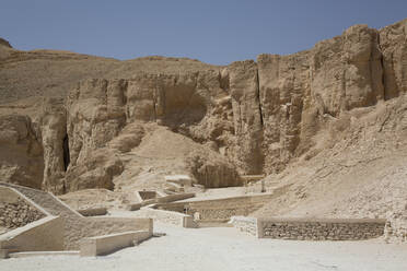 Grabeingänge, Tal der Könige, UNESCO-Weltkulturerbe, Luxor, Theben, Ägypten, Nordafrika, Afrika - RHPLF16771