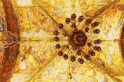 Christliche Kunstwerke an der gewölbten Decke des Kreuzigungsaltars in der Grabeskirche in Jerusalem, Israel, Naher Osten - RHPLF16801