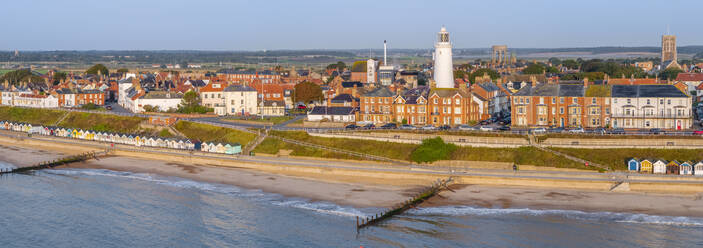 Blick per Drohne auf den Leuchtturm von Southwold, Southwold, Suffolk, England, Vereinigtes Königreich, Europa - RHPLF16806