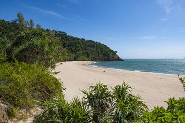 Schöner Strand im Koh Lanta National Park, Koh Lanta, Thailand, Südostasien, Asien - RHPLF16829