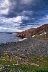 Klippen und felsiger Strand der Barentssee - KNTF05000