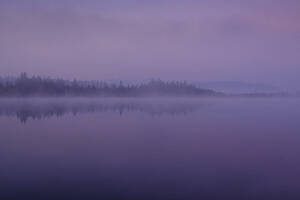 Kirchsee in der nebligen Morgendämmerung - LBF03169