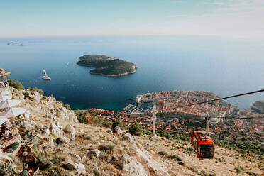 Aussichtspunkt auf die Stadt Dubrovnik von der Seilbahn aus - CAVF87661