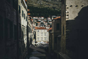 Blick auf das Zentrum der belebten Altstadt von Dubrovnik - CAVF87664
