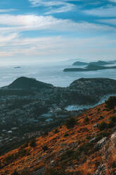 Stimmungsvolles Licht auf dem Gipfel der Stadt Dubrovnik mit Blick auf Dubrovnik - CAVF87665