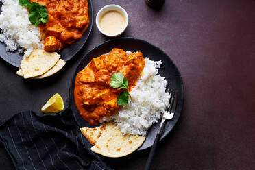 Paneer Tikka Masala serviert mit Basmatireis - CAVF87672