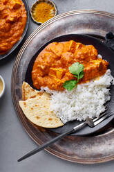 Paneer Tikka Masala serviert mit Basmatireis - CAVF87673