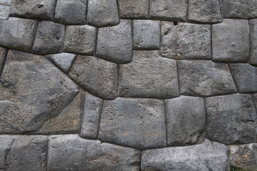 Steinmauer in Sacsayhuaman, einer alten Inka-Stätte oberhalb von Cusco - CAVF87731