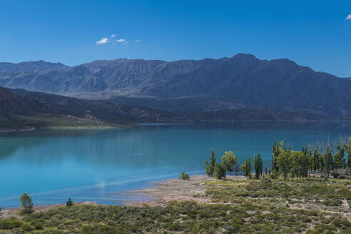 Embalse Potrerillos See und Berge, Uspallata, Mendoza, Argentinien - CAVF87742